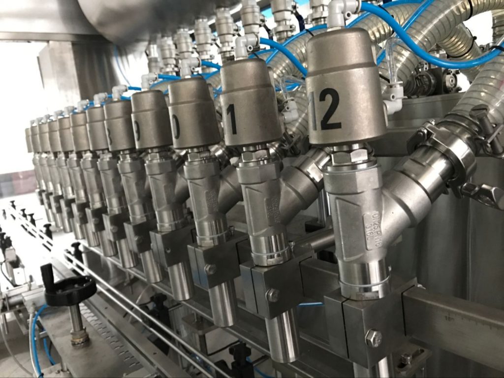 automatic filling machine for chemical products