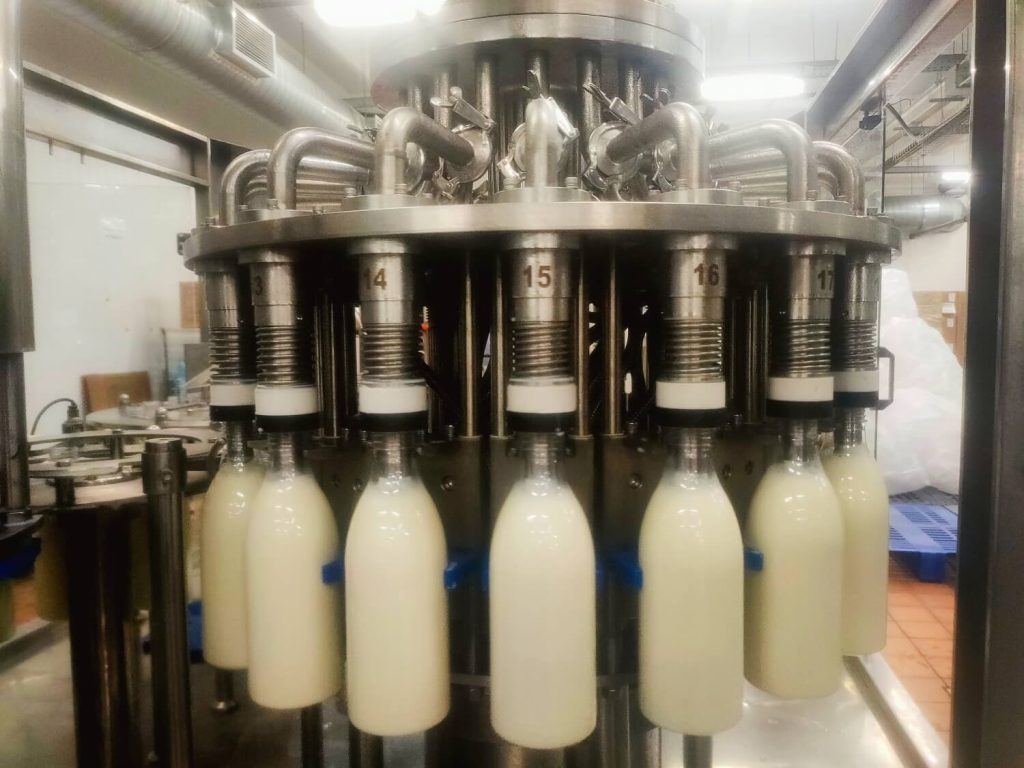 plastic bottle milk filling and capping machine