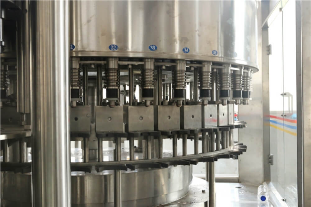 turnkey-water-bottling-line-with-labeling-and-shrink-wrapping-system